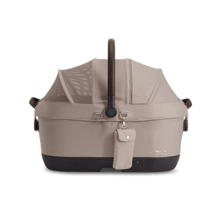 Maeve iso6x pet car seat in the tawny fashion shown from the front with the power bank bag attached