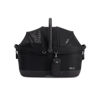 Maeve iso6x Wind pet car seat in the onyx fashion shown from the front with the power bank bag attached