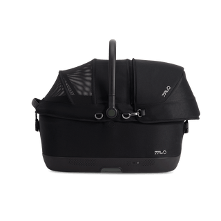 Maeve iso6x pet car seat in the onyx fashion shown from the front with its Side Impact Protection Guard attached